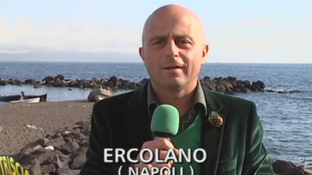 Ercolano, dirette a luci rosse dall'ufficio comunale: la dipendente rischia licenziamento.