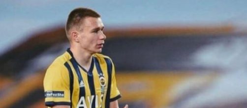 Attila Szalai, difensore del Fenerbahce.