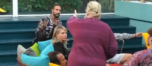 GFVip, Belli perde la pazienza con Ricciarelli: 'Mandatemi fuori, non ce la faccio più'.