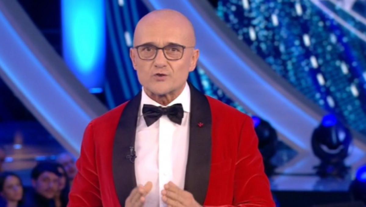 cambio programmazione mediaset 2021 le iene sfidano il grande fratello vip 6 di signorini