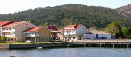 La jueza considera que la localidad Muros-Noia de Galicia no tiene las condiciones para que la madre crie a su hijo. (Wikimedia Commons)