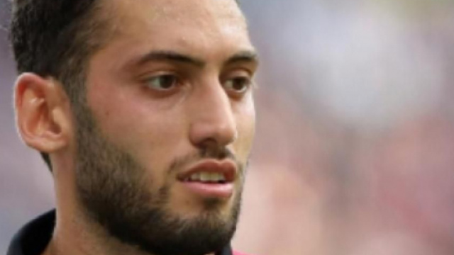 Hakan Calhanoglu, centrocampista dell'Inter.