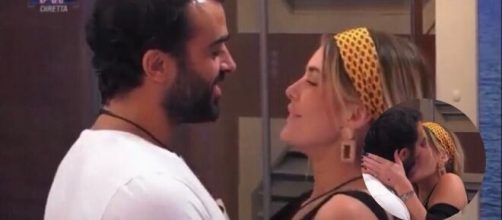 GF Vip, bacio tra Sophie e Gianmaria.