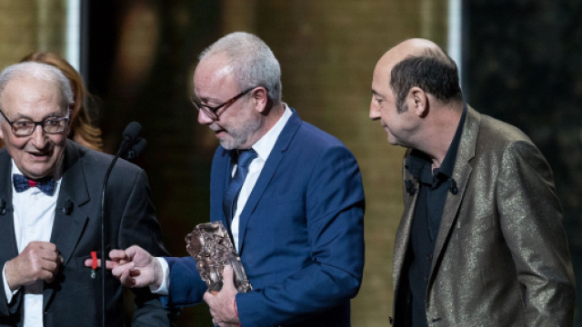 Kad Merad endeuillé suite au décés de son père - Source : capture d'écran, Twitter