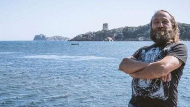 Alessio Madeddu &egrave; stato ucciso davanti al suo locale a Teulada.