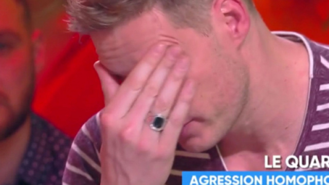 Matthieu Delormeau en larmes sur le plateau de TPMP avec Cyril Hanouna. Source: capture d'&eacute;cran C8