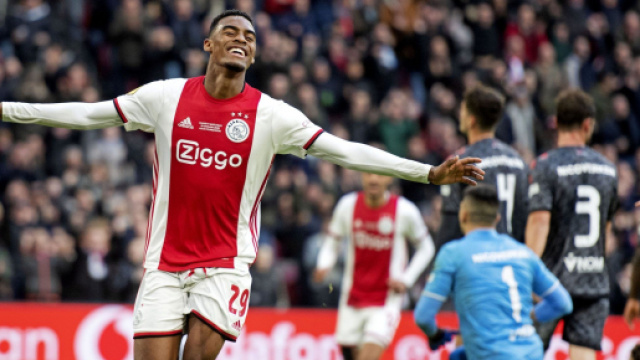 Why Ryan Gravenberch would be a good fit at Manchester United - mediareferee.com