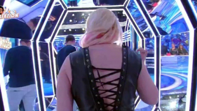 Une image du plateau de TPMP. Source: capture d'écran C8.