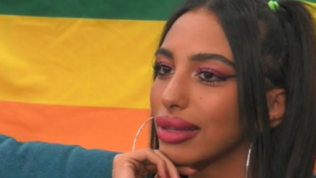 Grande Fratello Vip, Francesca allarma su Lul&ugrave;: 'Rimette dopo i pasti, le serve aiuto'.