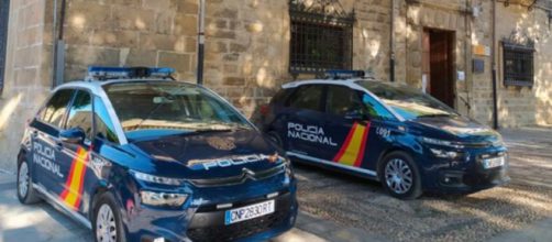 La policía ha rodeado el cementerio de Torrent (Twitter/@policia)