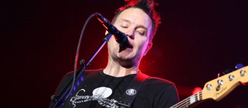 Mark Hoppus dei Blink-182 è tornato a suonare in concerto dopo aver sconfitto il tumore
