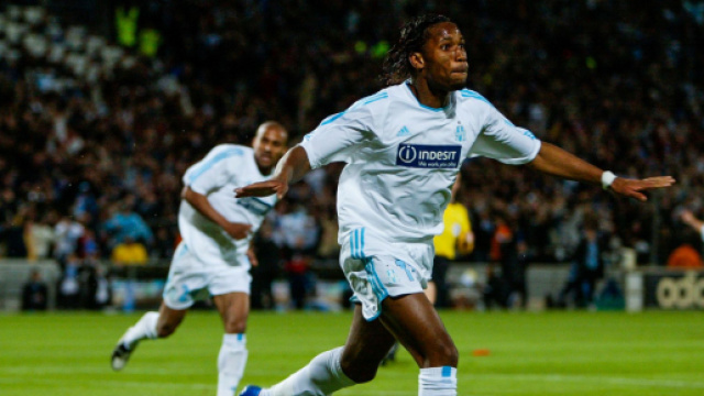 OM - Match des légendes, JUL aux côtés de Nasri - coeurmarseillais.fr Didier Drogba en 2004 lors du match contre Newcastle