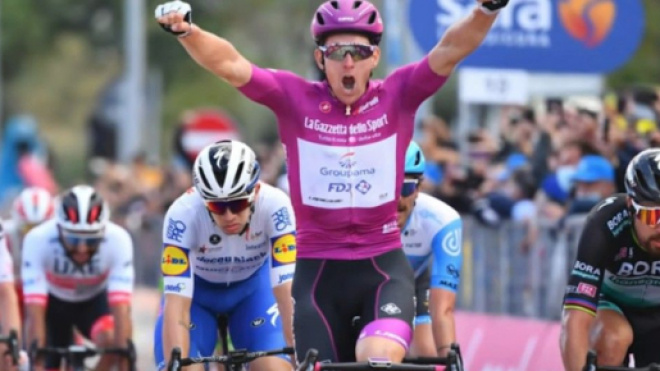 Arnaud Demare ha criticato le squadre di ciclismo che fanno uso di chetoni