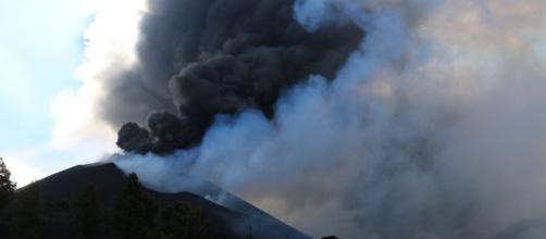 El volcán de La Palma incrementó sus niveles de dióxido de azufre (Twitter/@involcan)