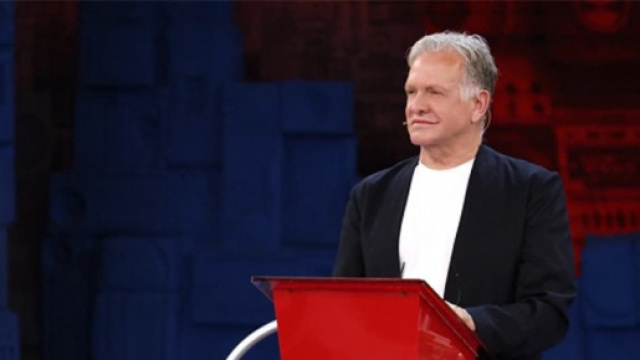 Amici 21, Maria De Filippi organizza una sorpresa di compleanno per Garrison.