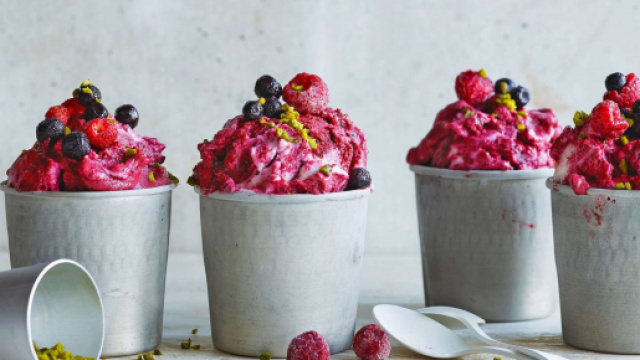 Gelato di rabarbaro allo zenzero, un dolce per le grandi occasioni.