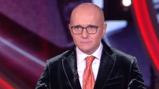 GF Vip, la produzione si dissocia da Signorini.