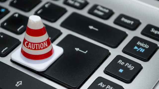 L'Associazione Nazionale Dalla Parte Del Consumatore e Meditatesi uniti per informare gli utenti sul fenomeno delle truffe in rete.