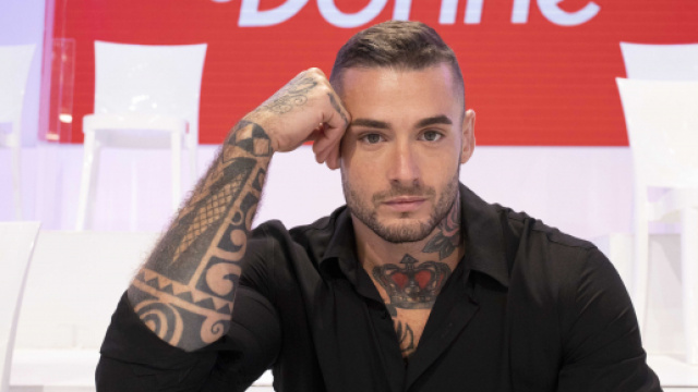 Uomini e Donne, Matteo Ranieri nuovo tronista: Maria De Filippi non menziona Sophie.