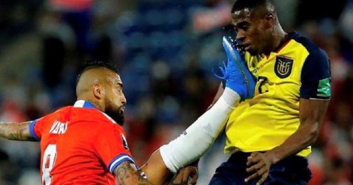 Peligroso ataque de Arturo Vidal durante el partido de Chile