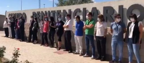 Manifestación de rechazo que se hizo en la cárcel de Villena al supuesto ataque a la subdirectora de Seguridad (Twitter/Diario de Alicante)