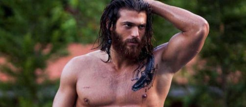 Can Yaman, retroscena Sandokan: si parla di un'attrice internazionale ed Elena Sofia Ricci.