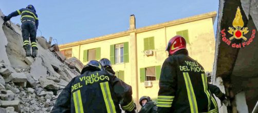 Esplode bombola di gas, palazzina crolla nel casertano.