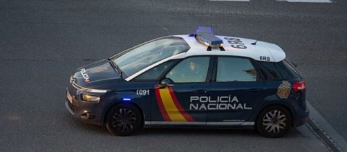 La Policía Nacional ha detenido al presunto autor de una estafa por el uso fraudulento de una tarjeta de crédito (Wikimedia Commons)