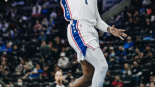 Andre Drummond avec son équipe de Philadelphie (Source : Twitter officiel d'Andre Drummond)