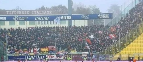 I tifosi del Cosenza al Tardini di Parma.