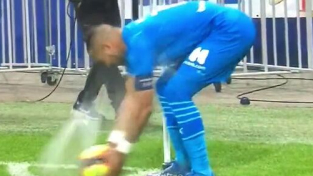OL - OM : Payet touché par un projectile, match interrompu (capture YouTube)
