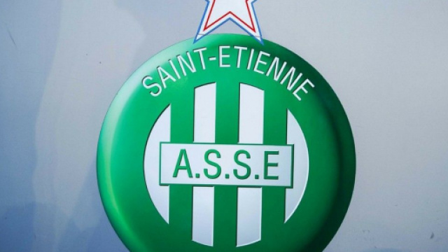 Nouveau logo de l'ASSE : les supporters des Verts agacés des propositions - Source : capture d'écran, Twitter @le10sport