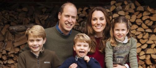 Christmas card of William and Kate from their home in Norfolk (Image source: Matt Porteous/Kensington Palace)