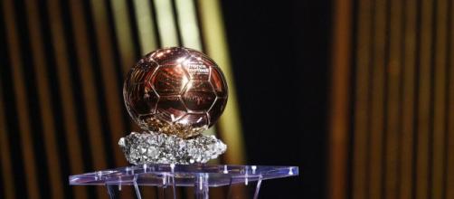 Lionel Messi a remporté le Ballon d'Or 2021 devant Robert Lewandowski Source - Page Twitter Instant Foot