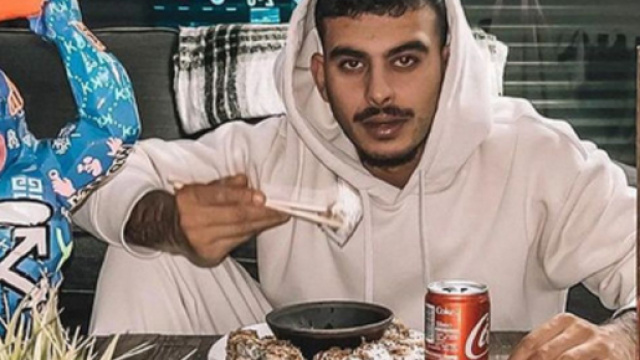 Selon les internautes, Greg Yega aurait pris de la drogue lors d'un placement de produit pour Halloween - Source : Instagram