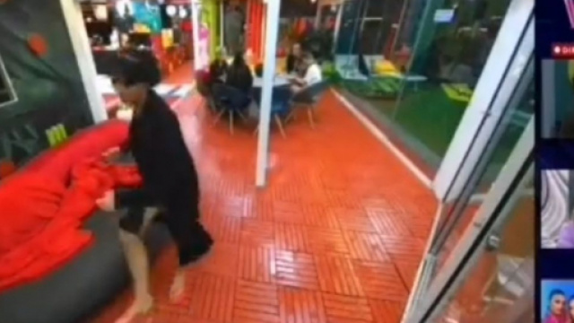 GFVip, Miriana sbotta con Nicola Pisu e tira un calcio al tavolino (VIDEO).