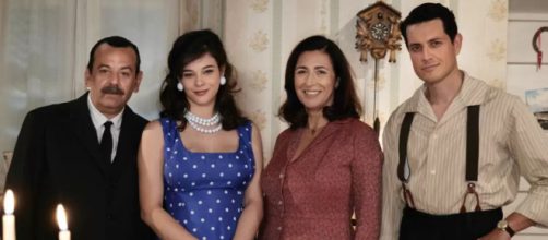 In foto la famiglia Amato, protagonisti della soap.