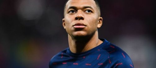 Kylian Mbappé en couple avec une Hallyday (@Le 10sport)