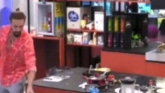 GF Vip, Alex Belli perde le staffe.