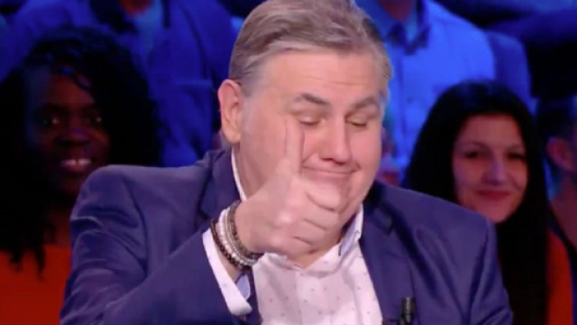 Pierre Ménès victime d'une blague insultante (capture YouTube)