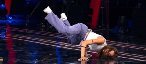 Tu si que vales, Giulia Stabile balla la break dance con Neguin.