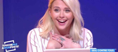 Kelly Vedovelli, chroniqueuse dans TPMP. Source : capture d’écran C8.