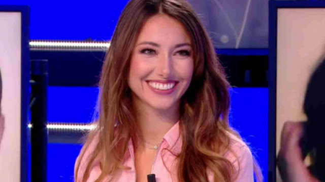 Delphine Wespiser sur le plateau de TPMP. Source: capture d’écran C8.