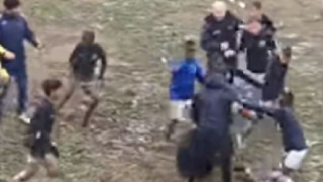 Des enfants de 12 ans de banlieue parisienne frappent un entraineur italien (capture YouTube)