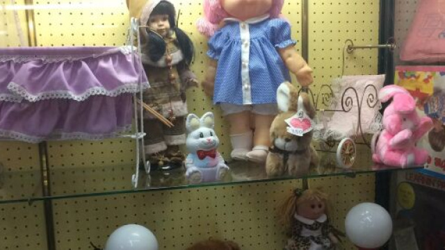 Fast Giocattoli il negozio di giocattoli d'epoca della signora Antonina.