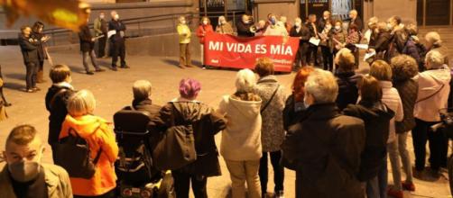 Concentración en Zaragoza en favor de la eutanasia (RRSS)