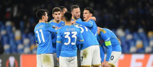 Napoli-Leicester 3-2: Elmas fa avanzare gli azzurri in Europa League.