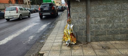 Il punto in cui è stata uccisa la donna in strada fuori dal panificio dove lavorava a Misterbianco.