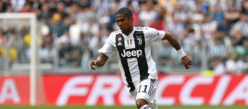 Douglas Costa, centrocampista della Juventus.