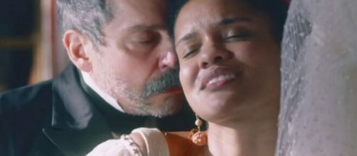 Tonico e Zayla em 'Um Lugar ao Sol' (Reprodução/TV Globo)